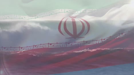 Animación-De-La-Bandera-De-Irán-Ondeando-Sobre-Las-Olas-En-El-Mar.