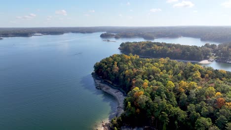 Lake-Lanier-fast-push-in-over-fall-color