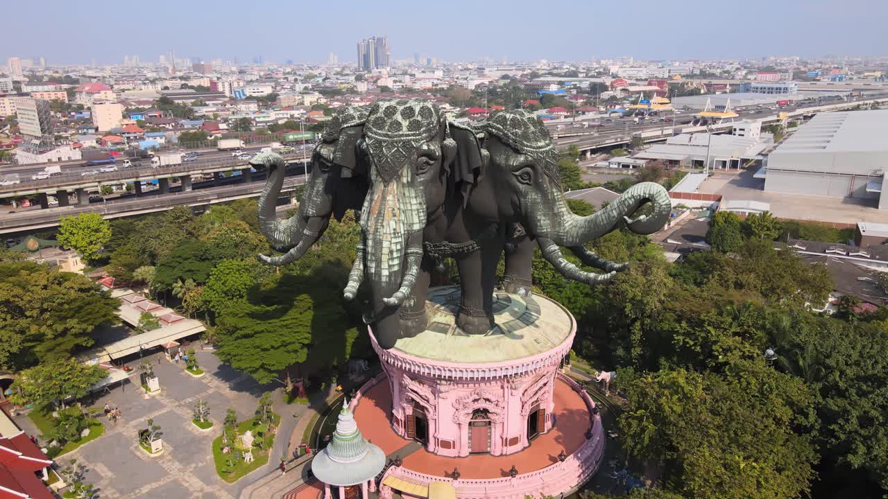 imágenes aéreas cinematográficas de 4k del museo erawan en la provincia de samut prakan, bangkok, tailandia