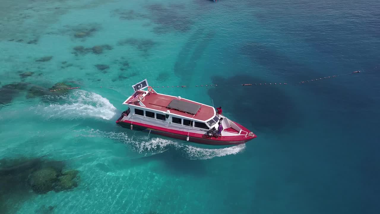 imágenes de drones de la isla de malasia