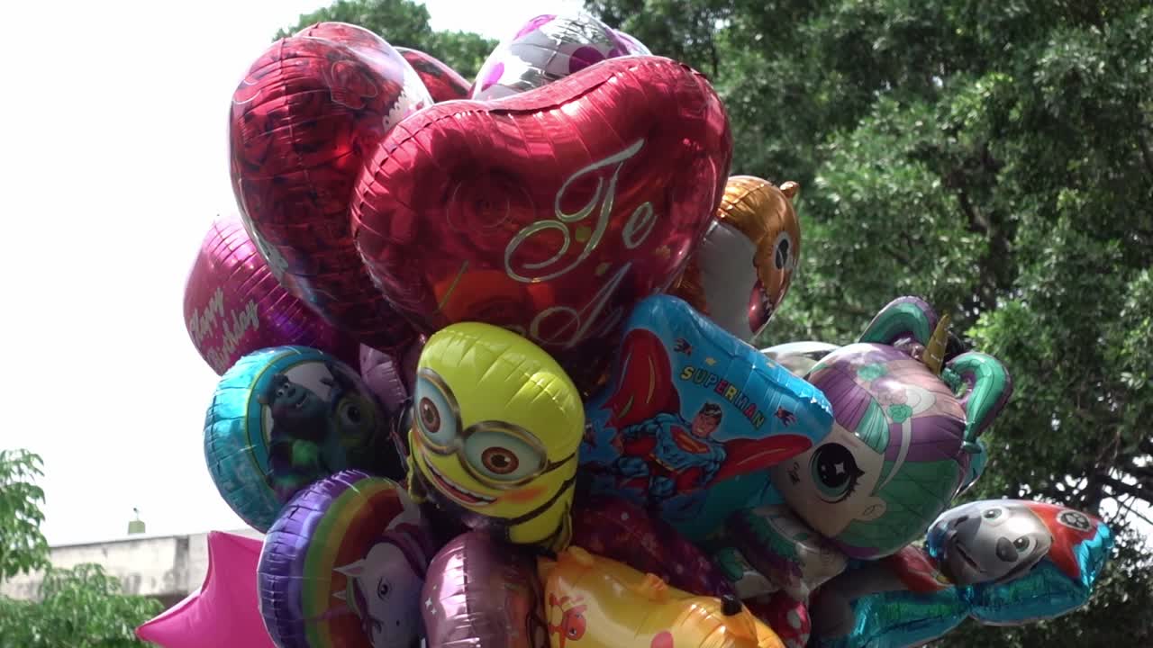 globos para niños de diferentes formas y colores