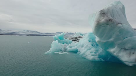 fotografía de un avión no tripulado del lago glaciar de yokulsarlon en islandia 8