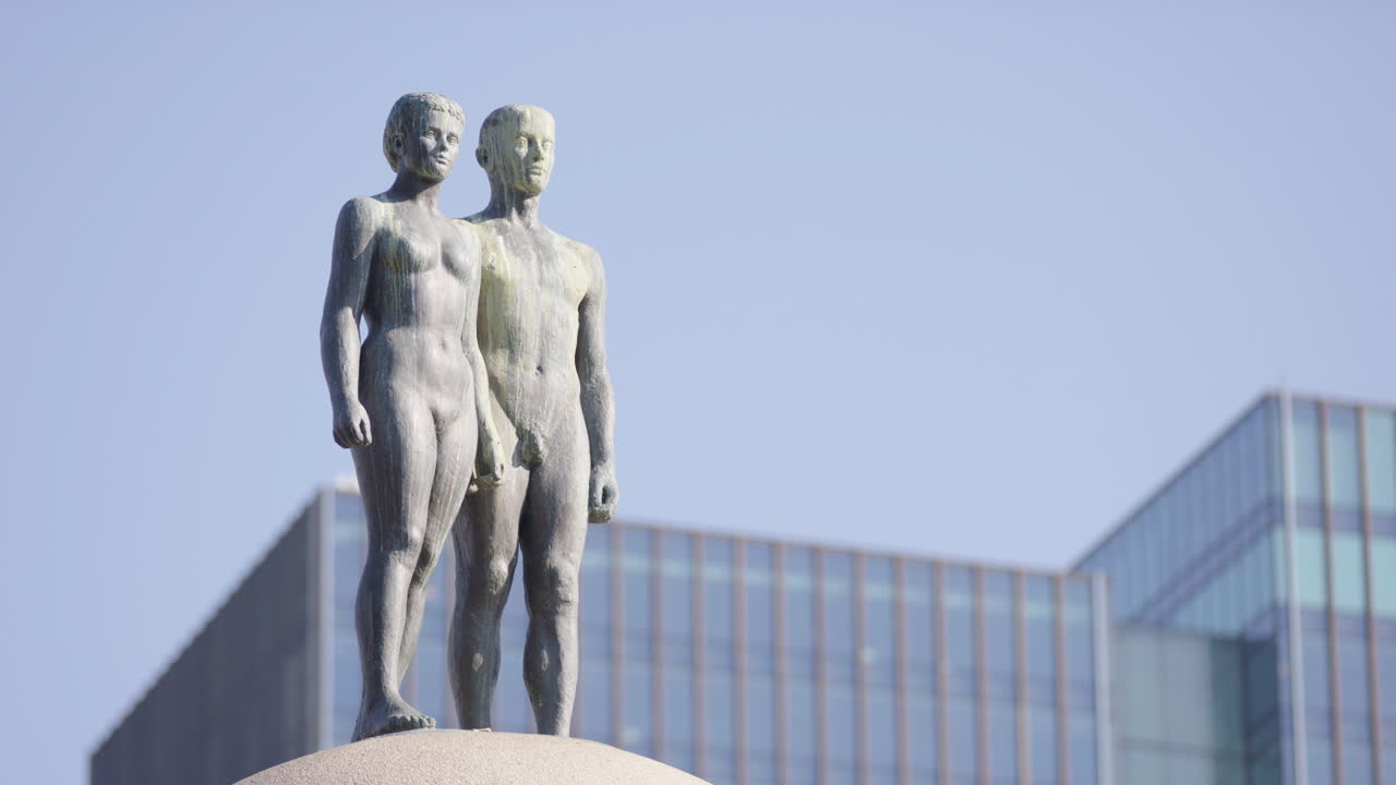 Bronze Couple Statue in Urban Setting