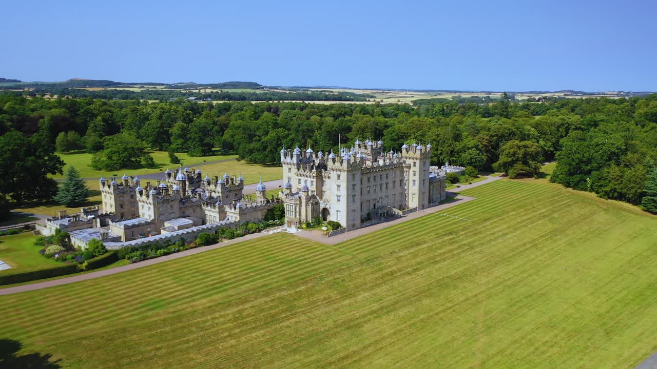 famoso castillo y jardín escocés en las fronteras escocesas, escocia, reino unido