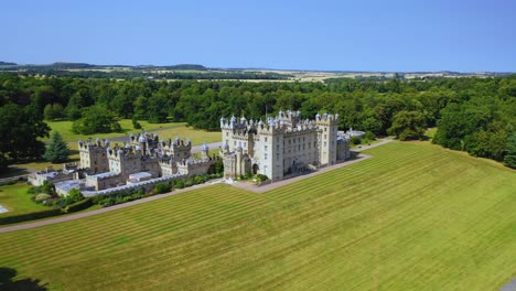 Famous-Scottish-Castle-and-Garden-in-Scottish-Borders,-Scotland,-United-Kingdom