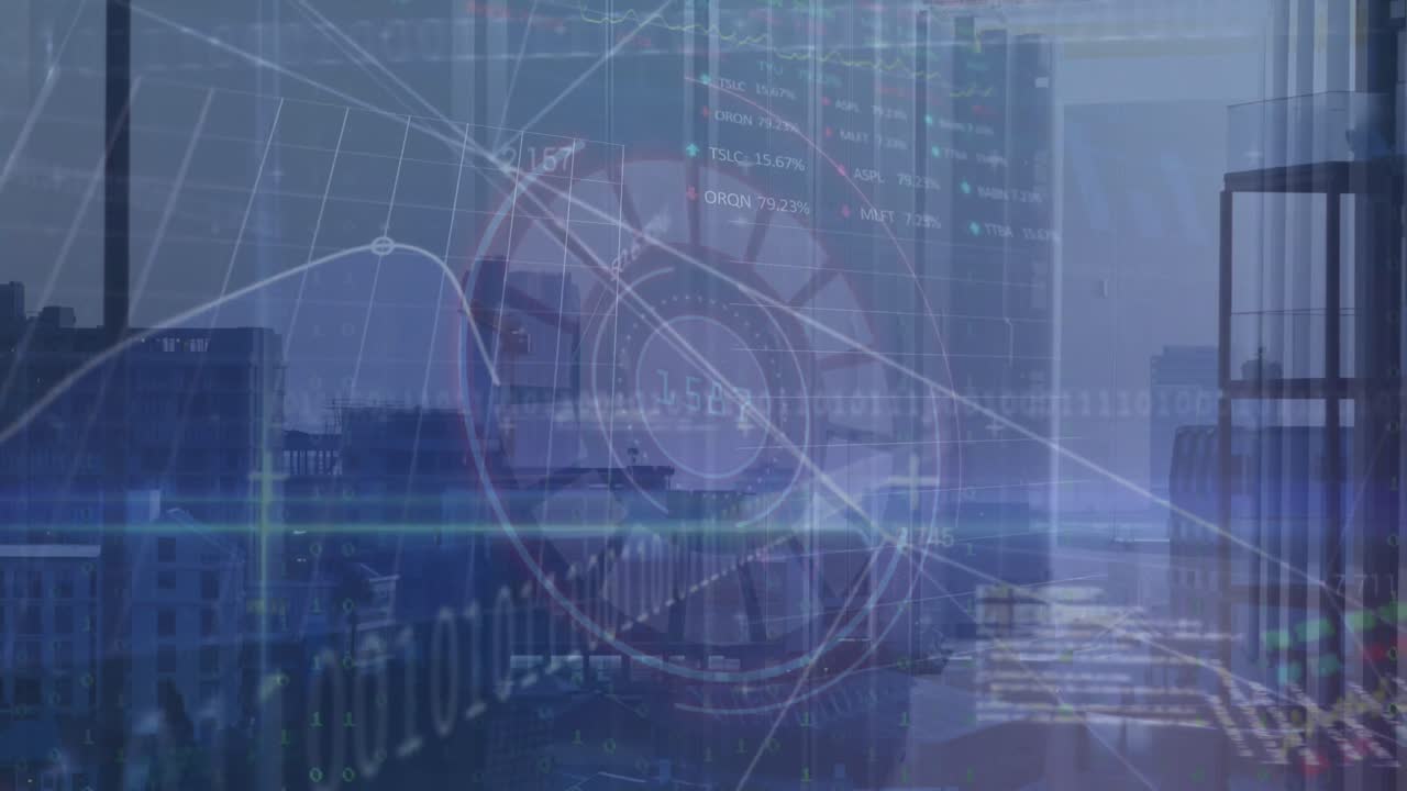 animación de círculos de carga sobre lenguaje informático y tablero de comercio contra el edificio moderno