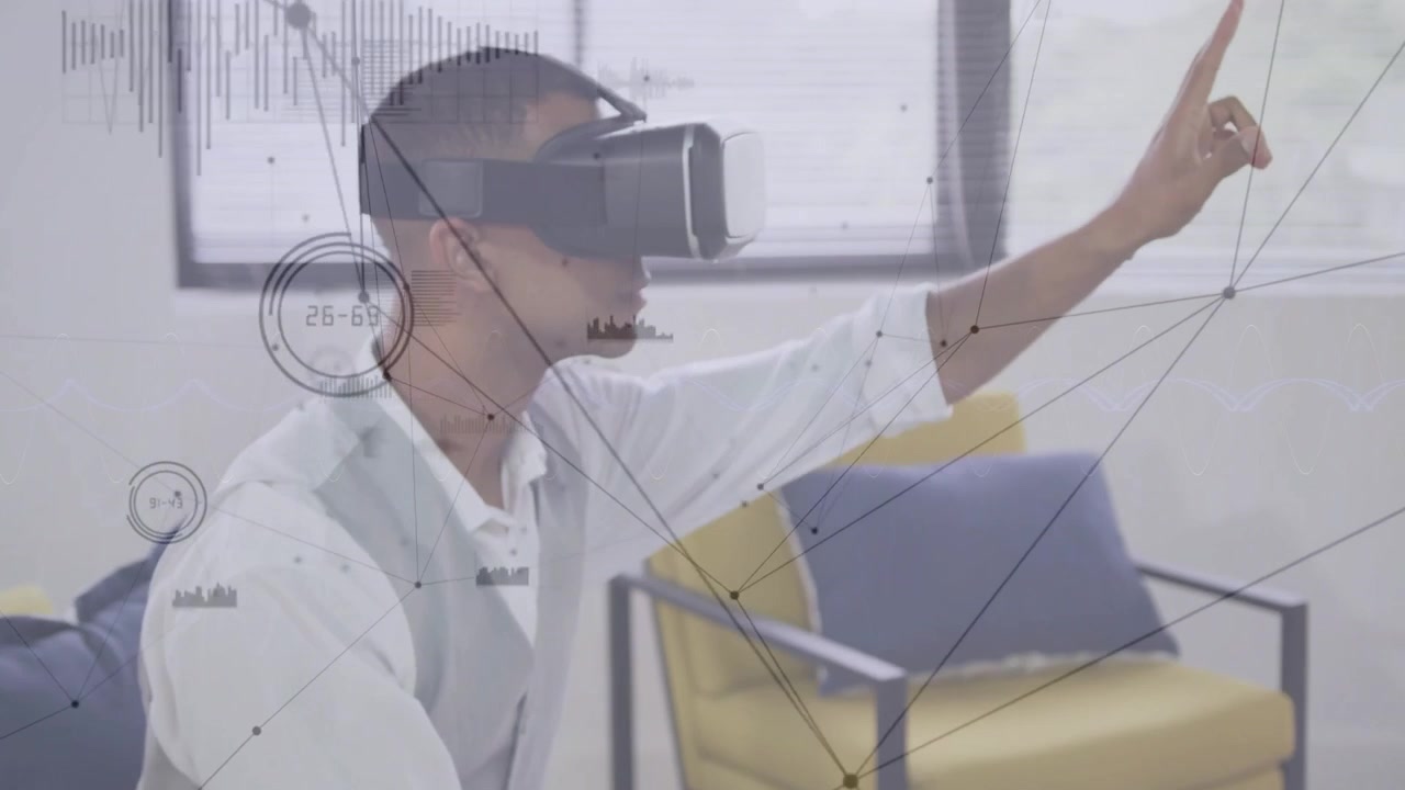 Tech-UX-Designer trägt VR-Headset auf Sessel, hebt Finger und wischt, um schwebende Knoten auszuwählen