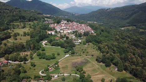 Ciudad-Histórica-De-Breno-En-El-Sur-Del-Cantón-Ofticino,-Suiza