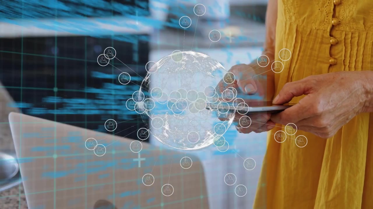 Animazione di un globo e elaborazione dati su una donna caucasica che usa lo smartphone.