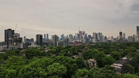 Developing-City-Of-Toronto-With-Nearby-Community-In-Ontario,-Canada