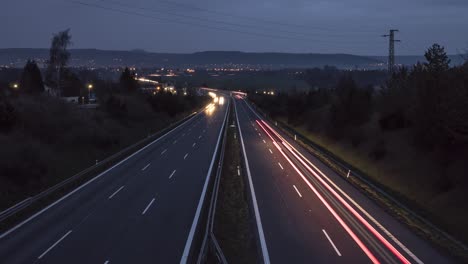 Timelapse-Del-Tráfico-En-La-Autopista-Por-La-Noche---Versión-Más-Rápida