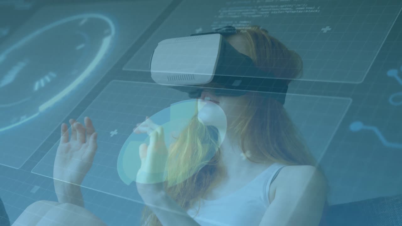 vr 헤드을 착용한 여성 위의 스크린에서 스 스캔과 데이터 처리의 애니메이션