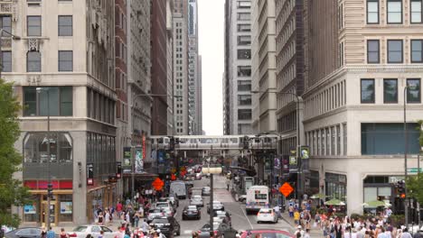 Belebte-Straße-In-Der-Innenstadt-Von-Chicago