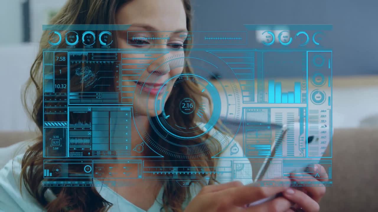 animación de círculos en movimiento y procesamiento de datos sobre una mujer usando un teléfono inteligente