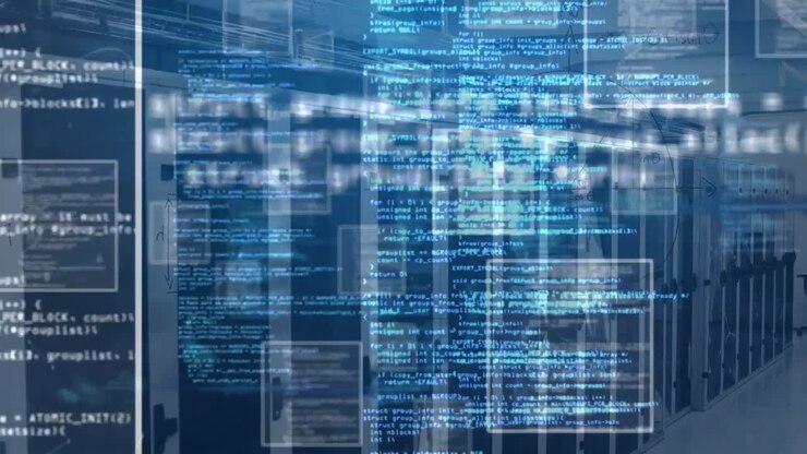 Animation af firkanter og computersprog over forbundne prikker mod serverrum