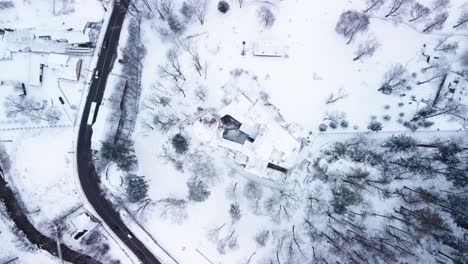 Bran-Castle-dressed-in-snow,-the-legendary-landscape-of-Dracula