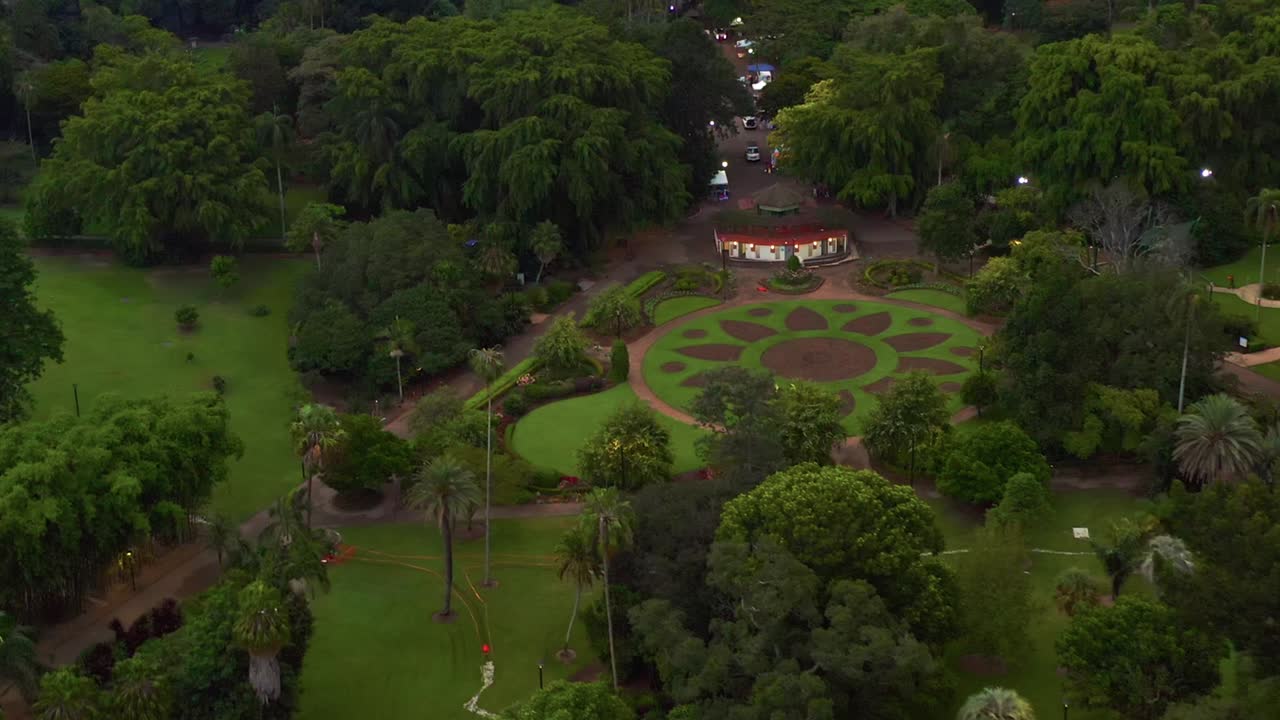 jardines botánicos de la ciudad de brisbane en la orilla del río en queensland, australia