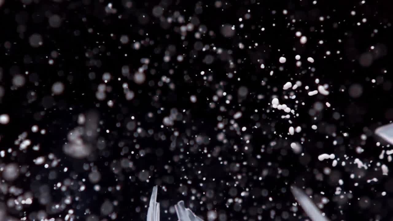 взрыв стакана молока