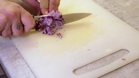 how to chop a red onion