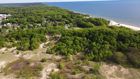 la zona costera de muskegon desde el aire.