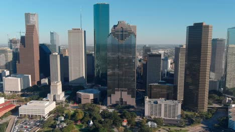 Vista-De-Drones-De-Rascacielos-En-El-área-Del-Centro-De-Houston