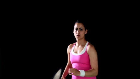 una jugadora de tenis muy guapa calentándose.