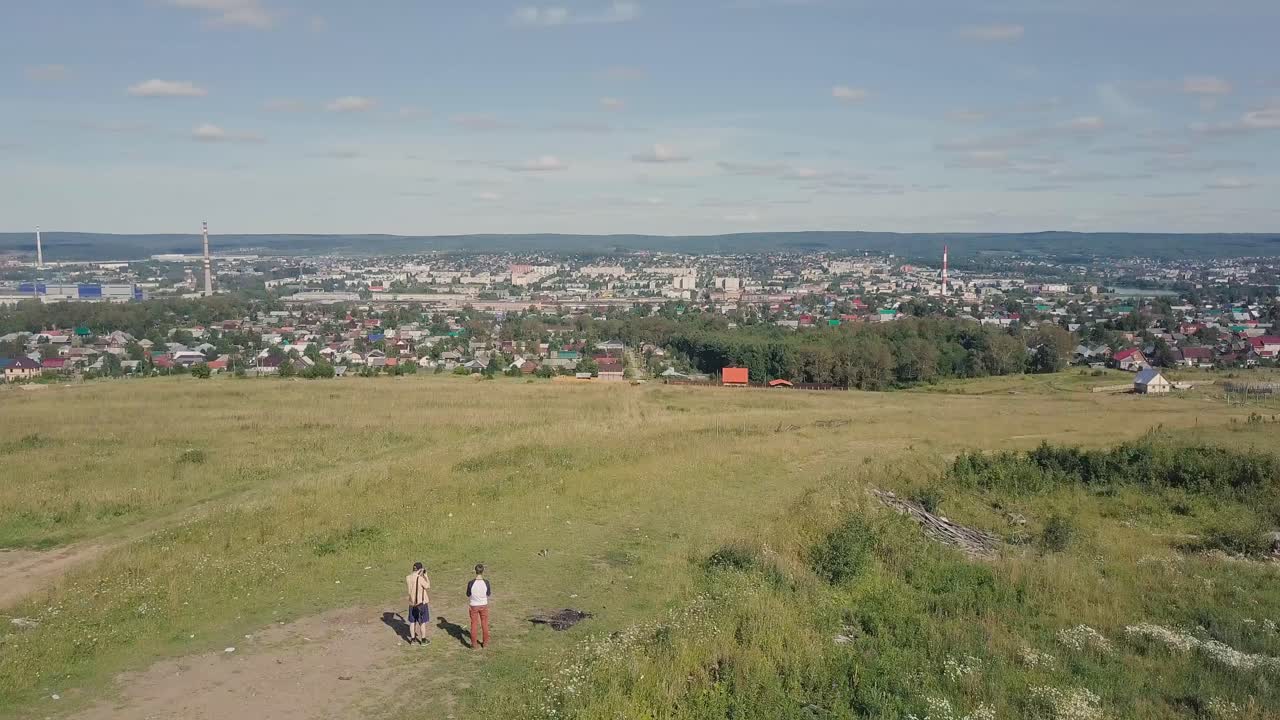 언덕 꼭대기 에서 도시 풍경