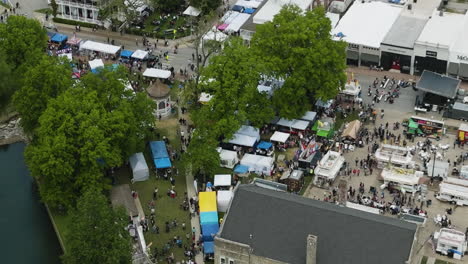 Aerial-View-Over-People-And-Booths-In-Dogwood-Festival,-Siloam-Springs,-Arkansas,-USA---drone-shot