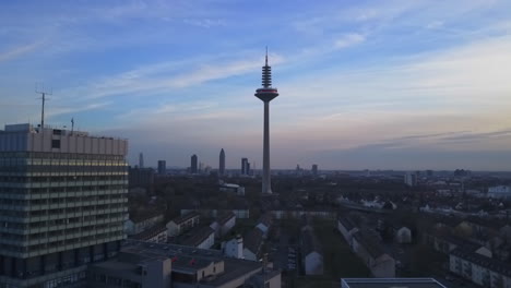 Antenne:-Frankfurt-Am-Main-Von-Weit-Her-Bei-Sonnenschein