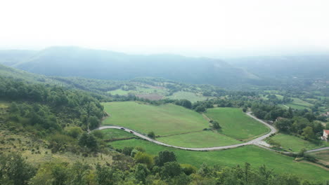 Enjoy-breathtaking-views-of-Tuscany's-iconic-hills-with-this-drone-footage