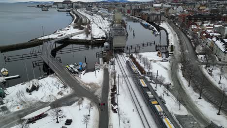 Persecución-De-Trenes-Con-Drones-Hacia-La-Estación-De-Tren-De-Trondheim