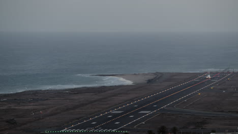 despegue de un avión de pasajeros