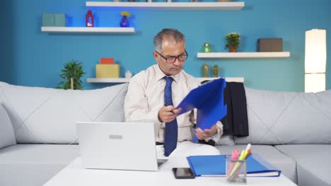 Hombre-Trabajador-De-Oficina-En-Casa-Que-Sufre-Un-Ataque-Cardíaco.