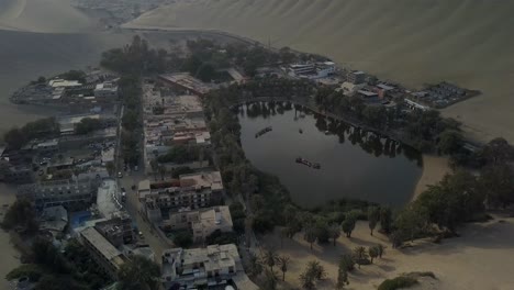 4k-Luftaufnahme-Von-Huacachina,-Peru