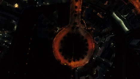 antena de luces de calles y rotonda por avión no tripulado