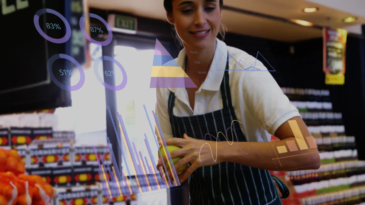 animación de procesamiento de datos sobre asistente de tienda caucásica que trabaja en la tienda