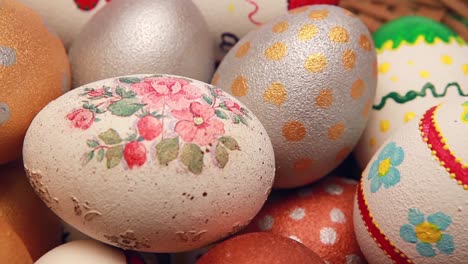 huevos de pascua de colores