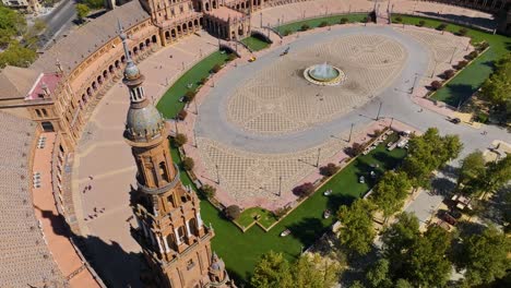 Vista-Aérea-De-La-Torre-Norte-De-La-Plaza-De-España-En-El-Parque-De-María-Luisa,-Sevilla,-Andalucía,-España