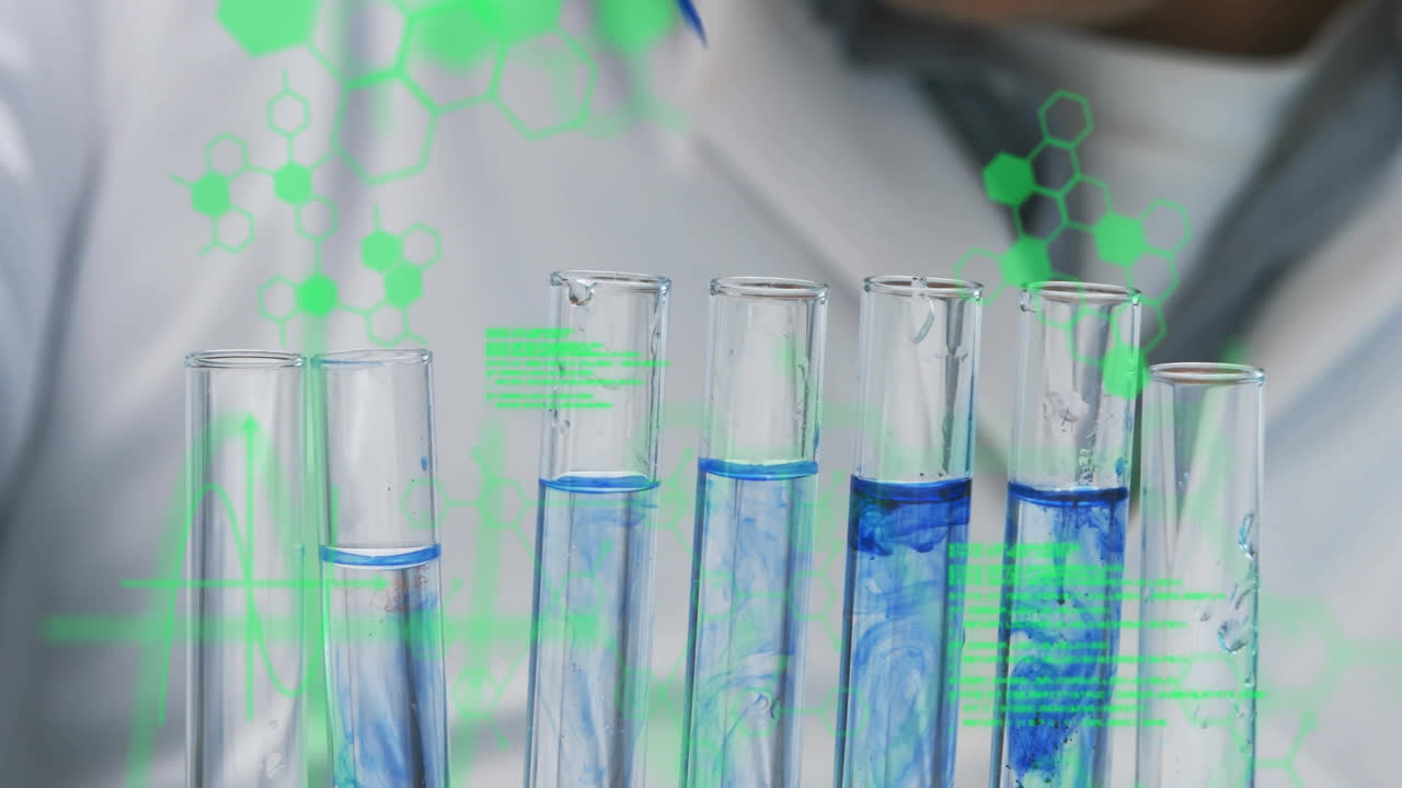 анимация обработки научных данных над кавказским ученым-мужчиной с пробирками в лаборатории