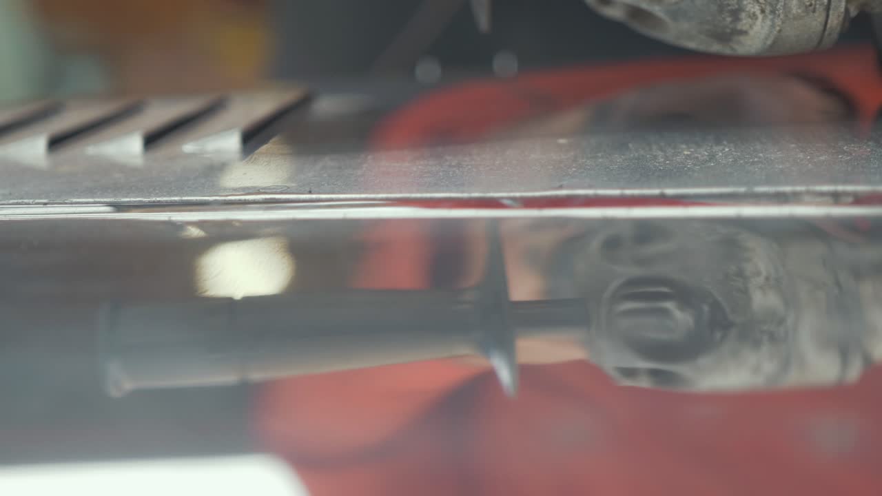 reflejo en aluminio pulido de la rueda de pulido