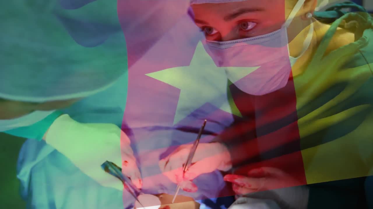 카메룬의  ⁇ 발이 수술실에 있는 외과 의사들 위에서 흔들리는 애니메이션