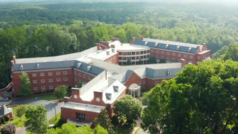 hotel und konferenzzentrum in den ländlichen bergen von north carolina