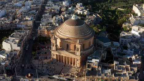 Cúpula-De-Mosta-Católica-Romana-En-Rotunda-Square,-Mosta,-Malta