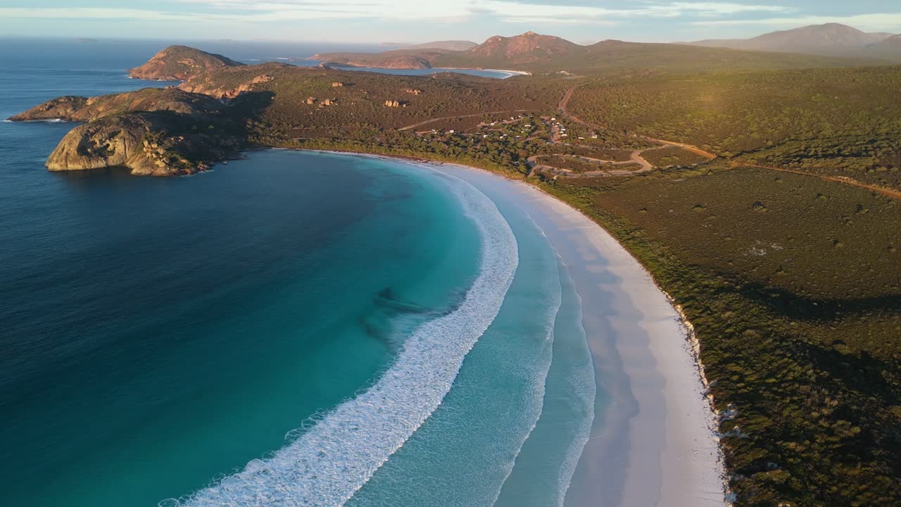 Waves rolling into Lucky Bay, Esperance with mountains in the background of Cape Le Grand National Park