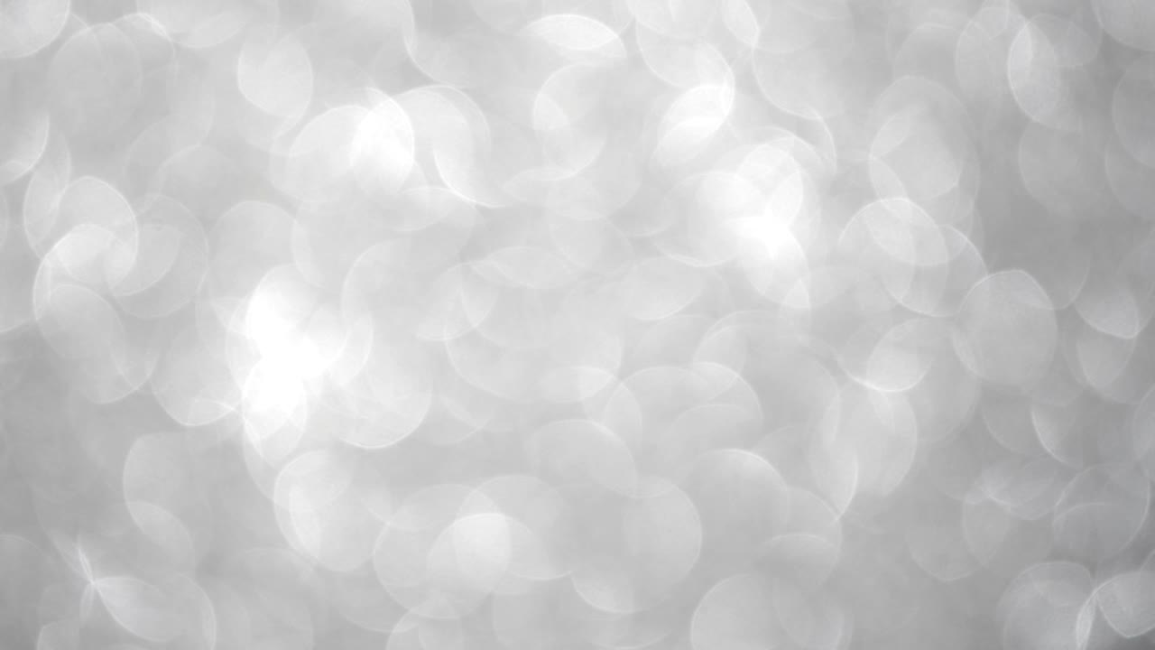 luces desenfocadas en el fondo.