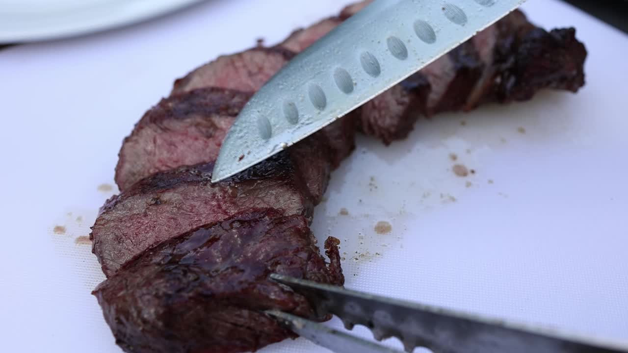 얇게 썬 구운 스테이크