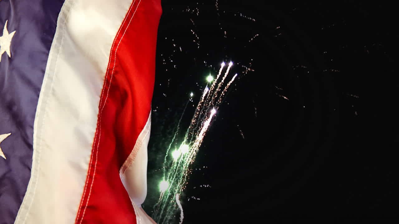 animación digital de espectáculo de fuegos artificiales por la noche 4k