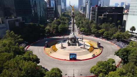 auto de checo perez en ciudad de mexico