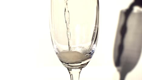 taça de champanhe em câmera lenta 00