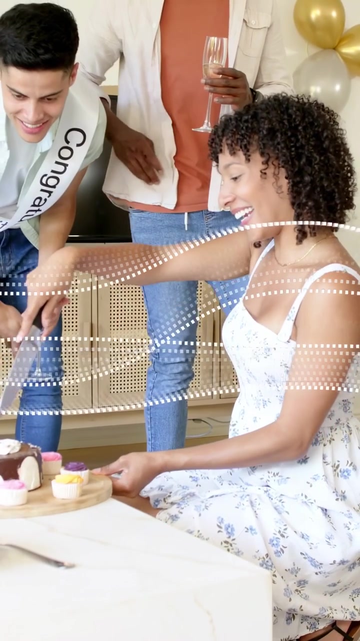 Video verticale: Uomo che prende un vassoio al passavivande, donna che taglia cupcake, coriandoli che fluttuano per eventi